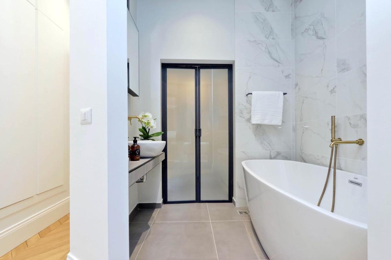 Eve Guest House At Trevi Fountain Rom Exteriör bild